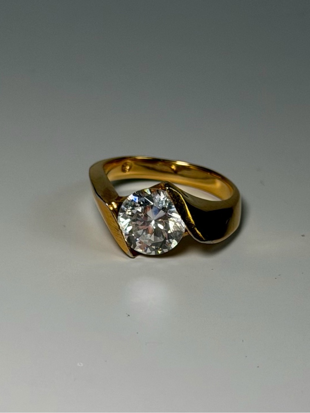 Vintage Gold Tone Solitaire Ring Large Clear Stone Size 8 Statement Ring - Picture 9 of 10